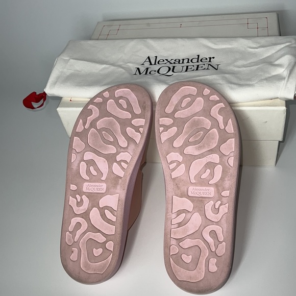 Alexander McQueen Flat Rubber Sandals in Pale Ice Pink & Silver - Picture 8 of 9